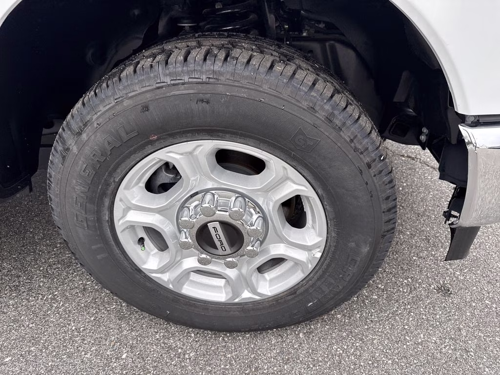 2026 Oxford White Ford Super Duty F-350 SRW XLT RWD Truck