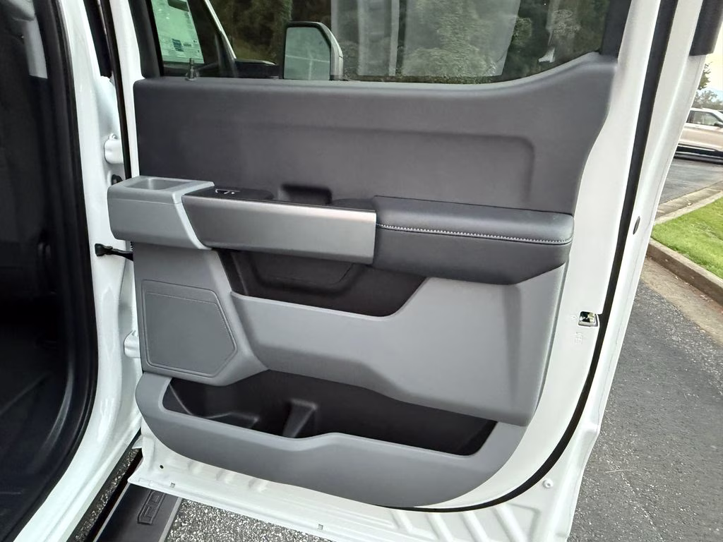 2026 Oxford White Ford Super Duty F-350 SRW XLT RWD Truck