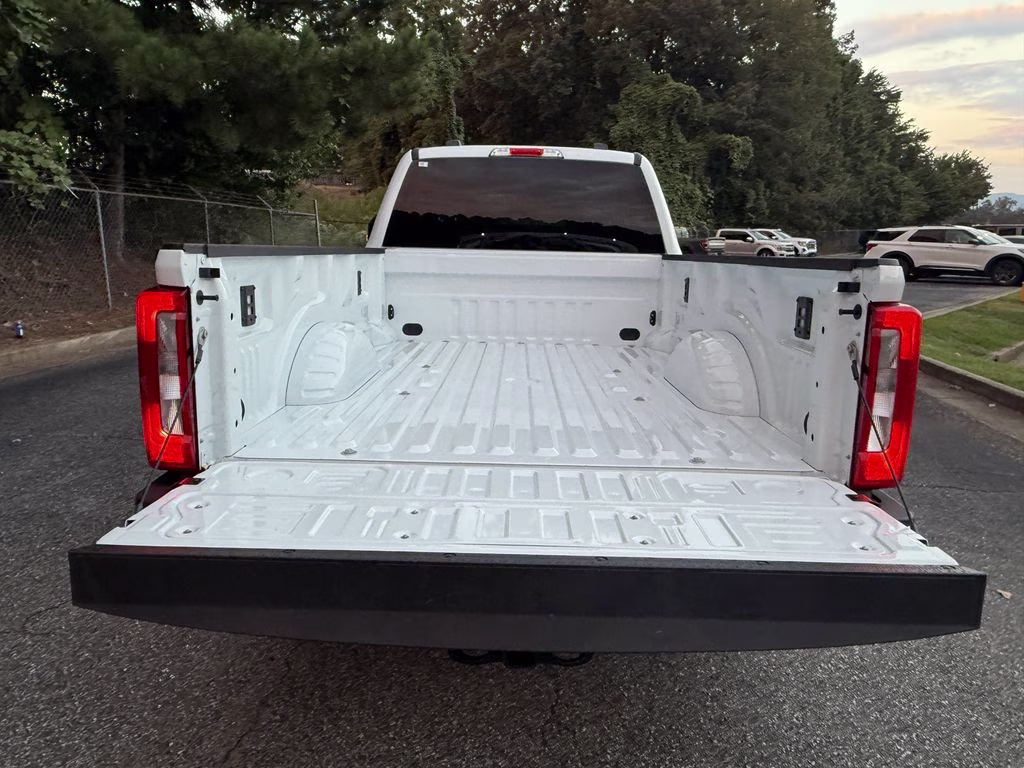 2026 Oxford White Ford Super Duty F-350 SRW XLT RWD Truck