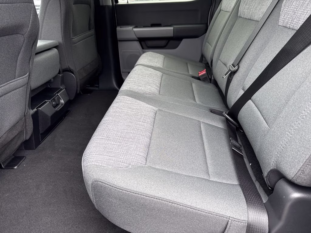 2026 Oxford White Ford Super Duty F-350 SRW XLT RWD Truck