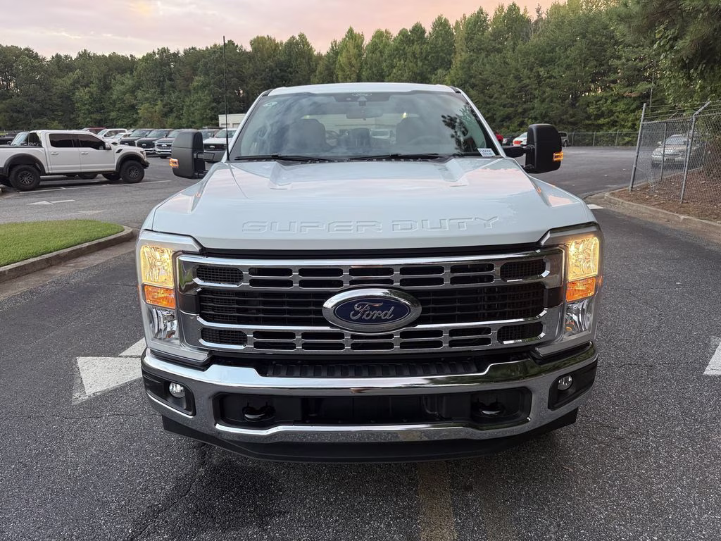 2026 Oxford White Ford Super Duty F-350 SRW XLT RWD Truck