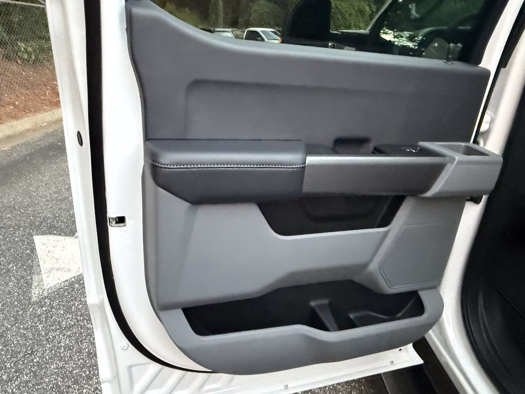 2026 Oxford White Ford Super Duty F-350 SRW XLT RWD Truck