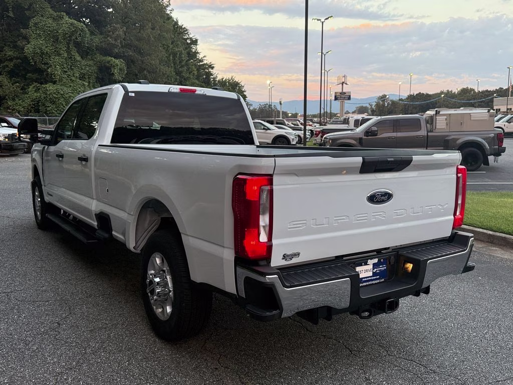 2026 Oxford White Ford Super Duty F-350 SRW XLT RWD Truck