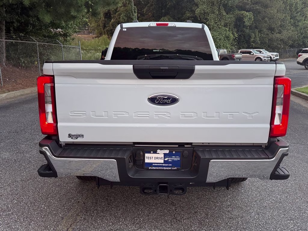 2026 Oxford White Ford Super Duty F-350 SRW XLT RWD Truck