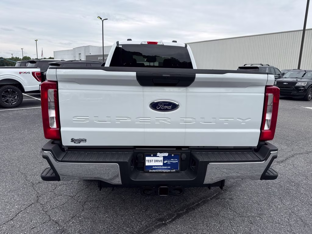 2026 Oxford White Ford Super Duty F-350 SRW XLT RWD Truck