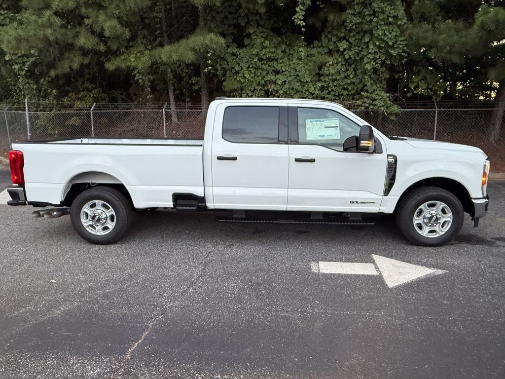 2026 Oxford White Ford Super Duty F-350 SRW XLT RWD Truck