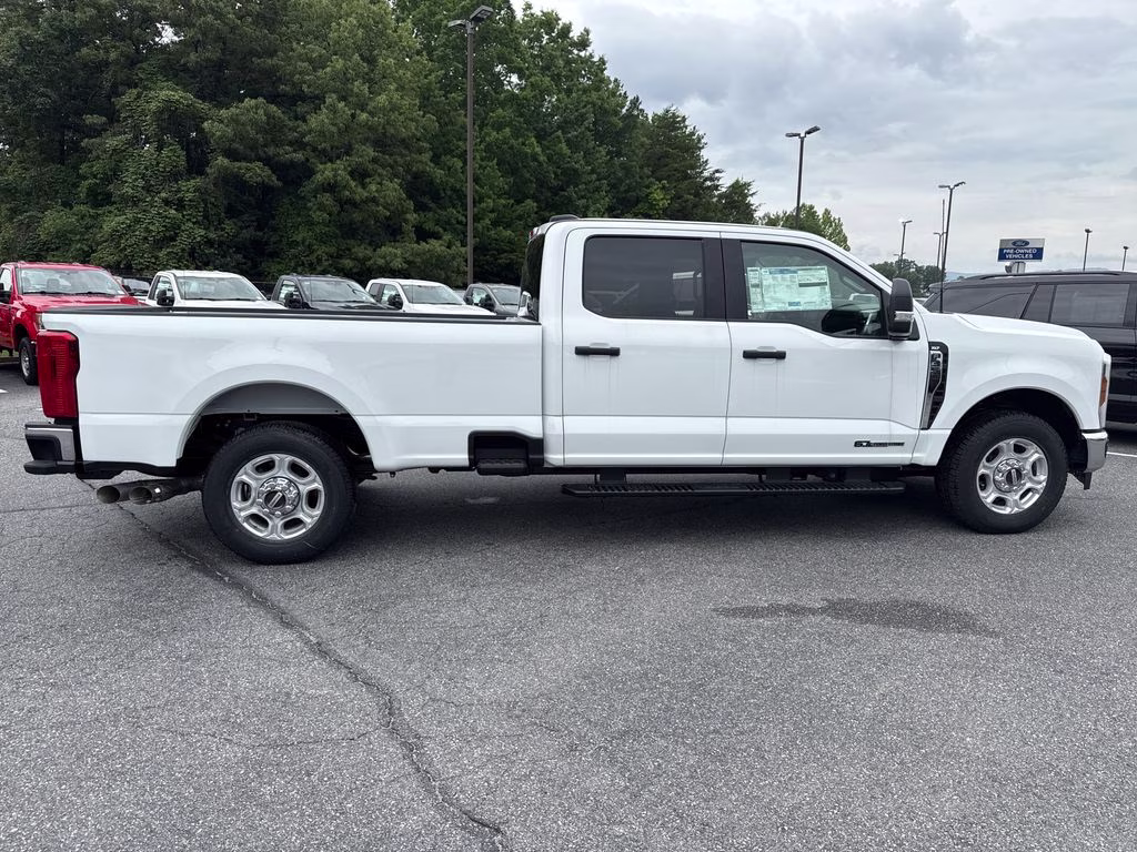 2026 Oxford White Ford Super Duty F-350 SRW XLT RWD Truck