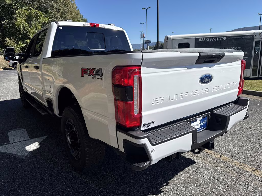 2026 Oxford White Ford Super Duty F-350 SRW XL 4X4 Truck