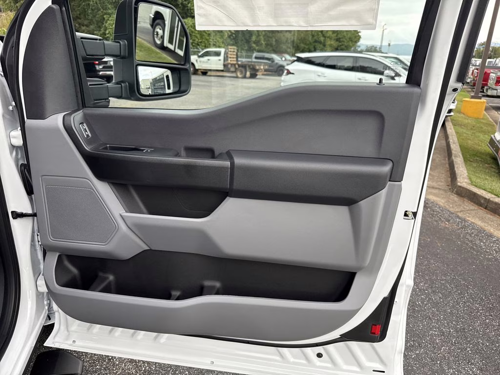 2026 Oxford White Ford Super Duty F-350 SRW XL RWD Truck