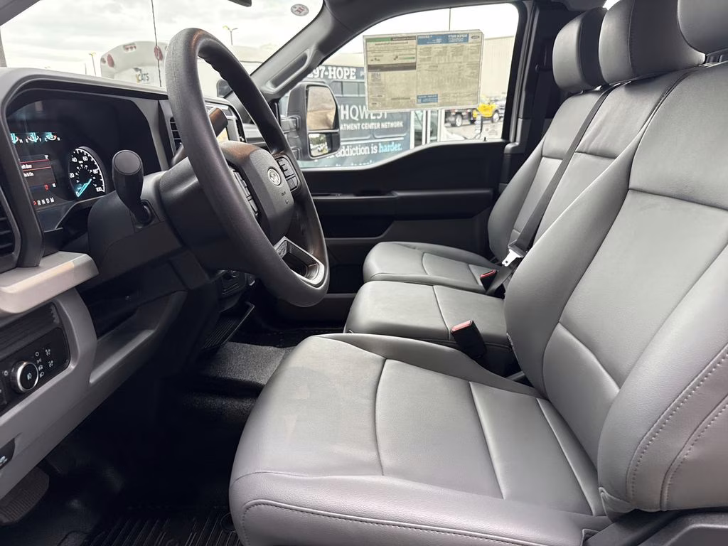 2026 Oxford White Ford Super Duty F-350 SRW XL RWD Truck