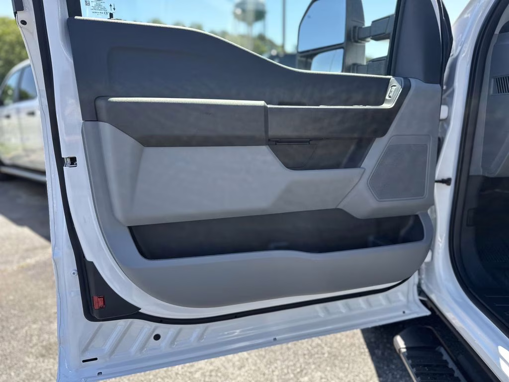 2025 Oxford White Ford Super Duty F-350 SRW XL RWD Truck