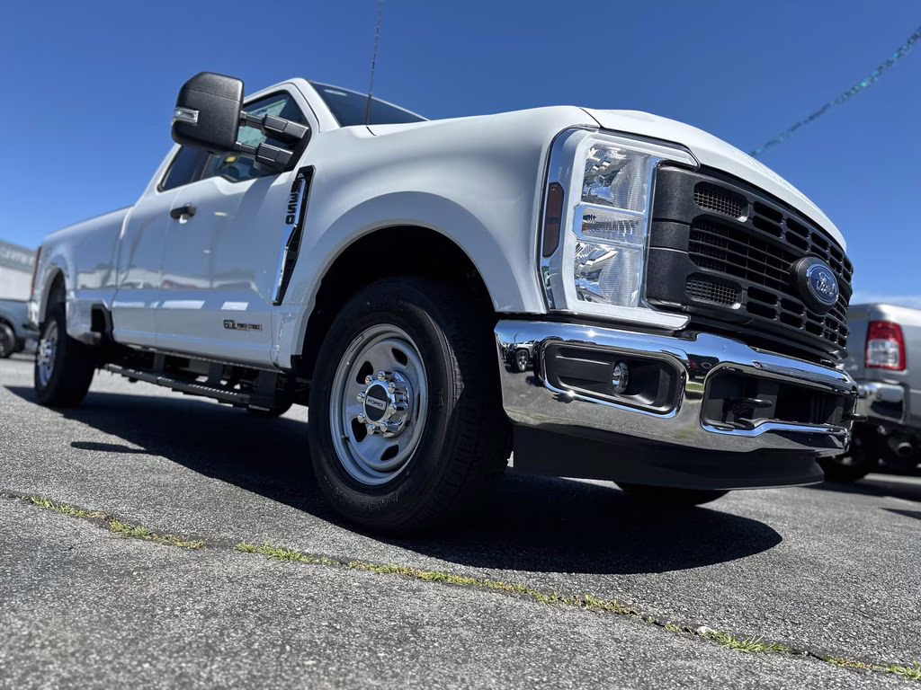 2025 Oxford White Ford Super Duty F-350 SRW XL RWD Truck
