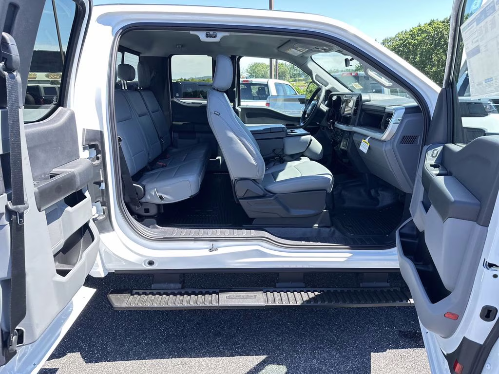 2025 Oxford White Ford Super Duty F-350 SRW XL RWD Truck