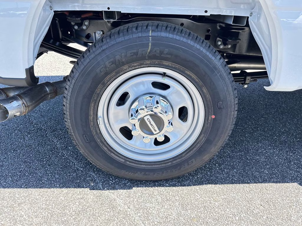 2025 Oxford White Ford Super Duty F-350 SRW XL RWD Truck