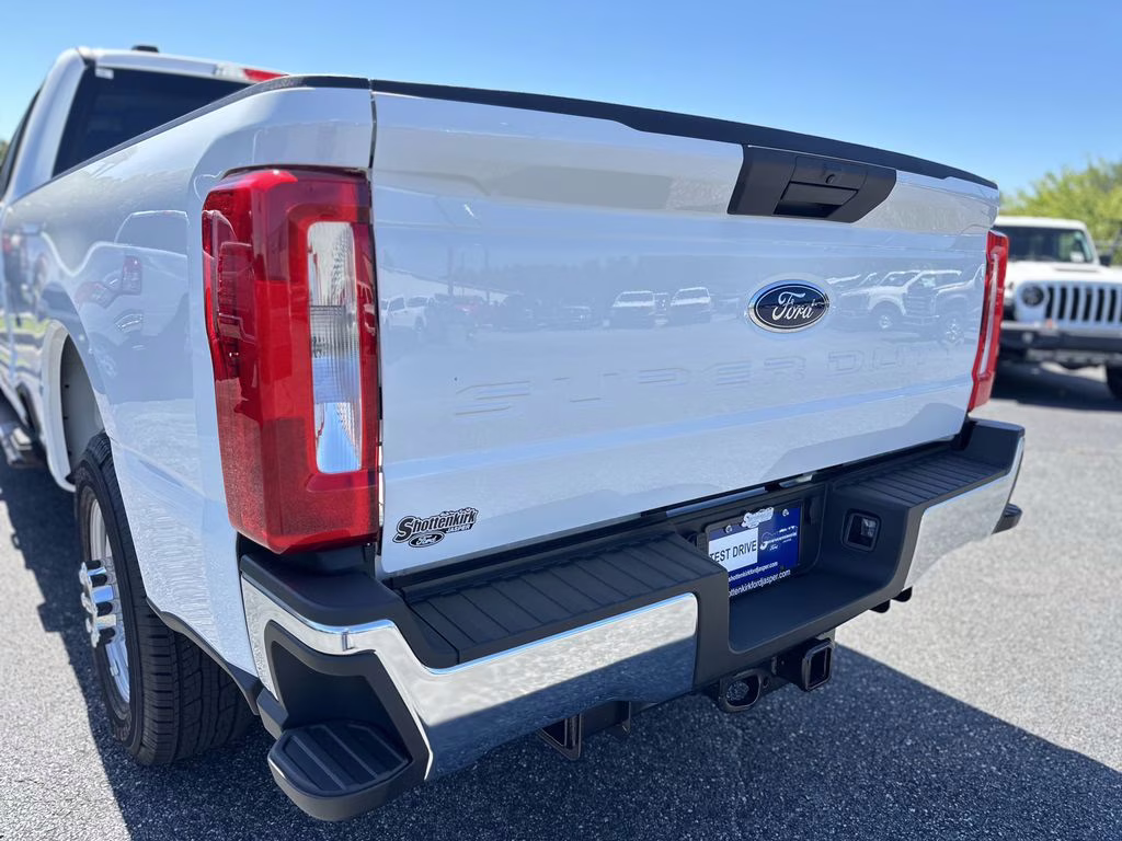 2025 Oxford White Ford Super Duty F-350 SRW XL RWD Truck
