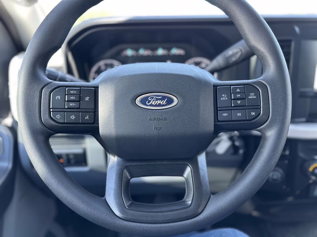 2025 Oxford White Ford Super Duty F-350 SRW XL RWD Truck