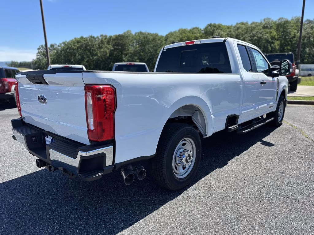 2025 Oxford White Ford Super Duty F-350 SRW XL RWD Truck