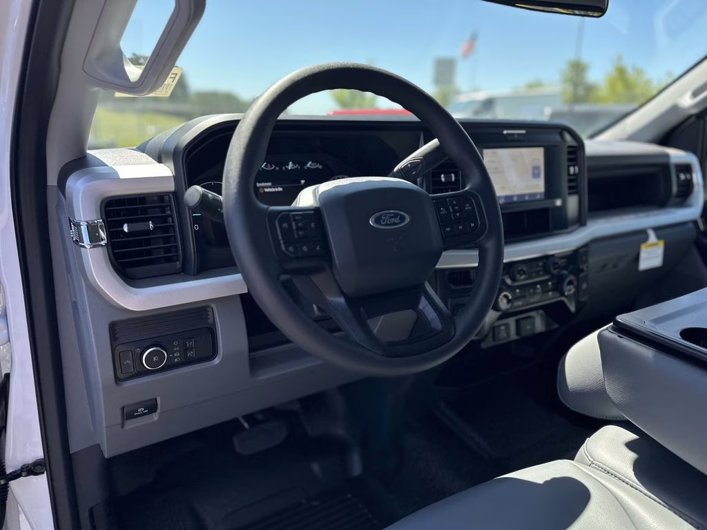 2025 Oxford White Ford Super Duty F-350 SRW XL RWD Truck