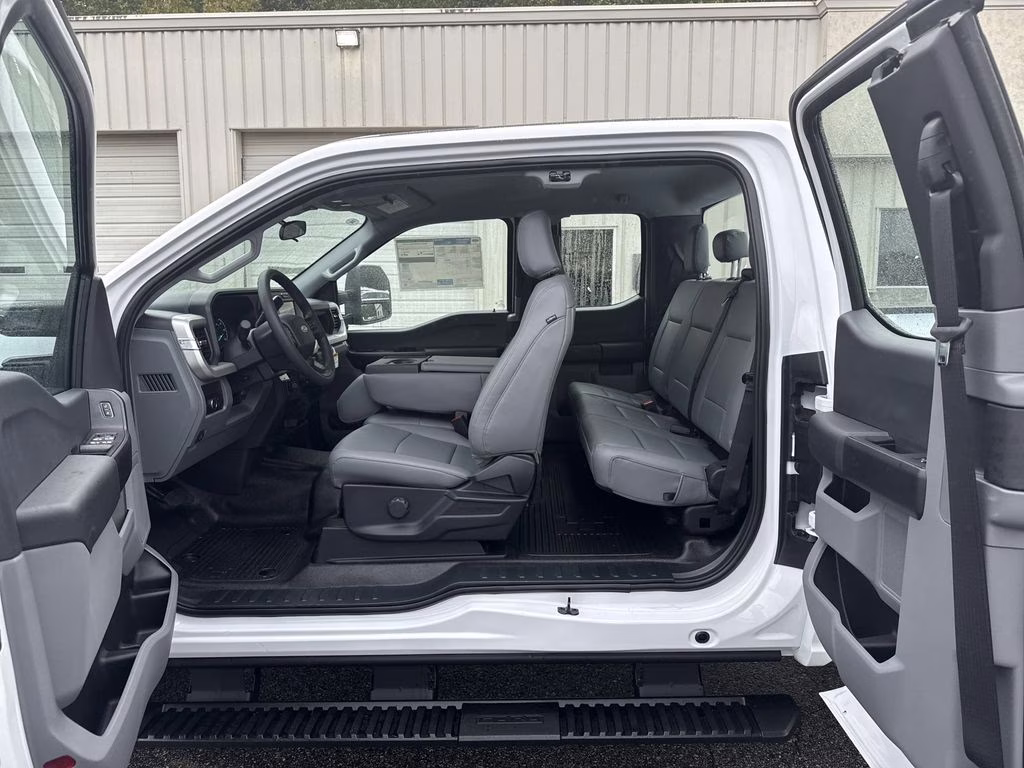 2026 Oxford White Ford Super Duty F-350 SRW XL RWD Truck