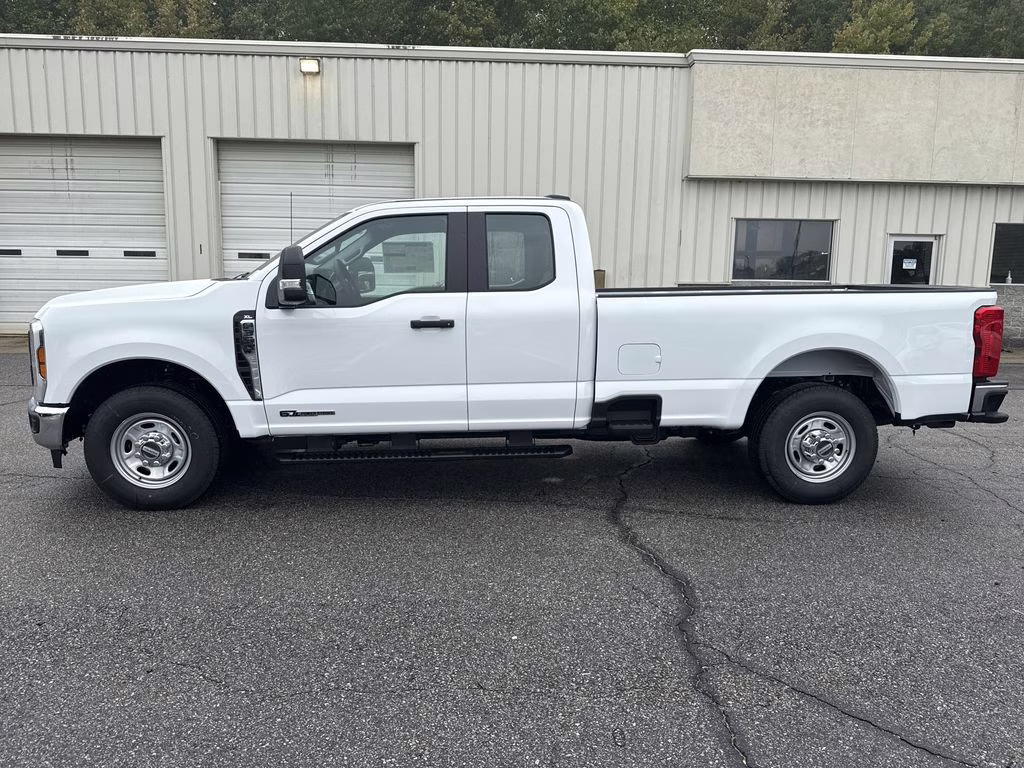 2026 Oxford White Ford Super Duty F-350 SRW XL RWD Truck