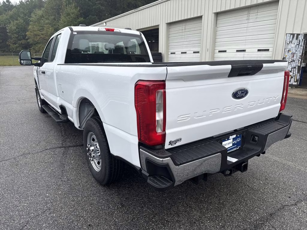2026 Oxford White Ford Super Duty F-350 SRW XL RWD Truck