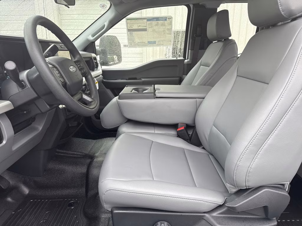 2026 Oxford White Ford Super Duty F-350 SRW XL RWD Truck