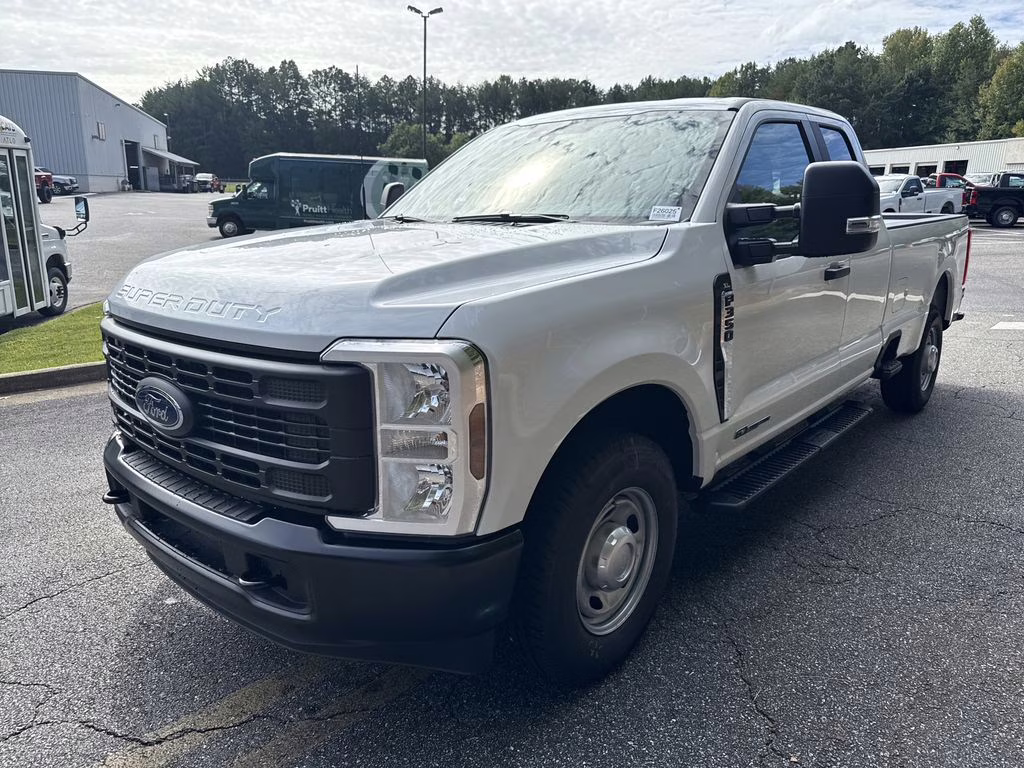 2026 Oxford White Ford Super Duty F-350 SRW XL RWD Truck