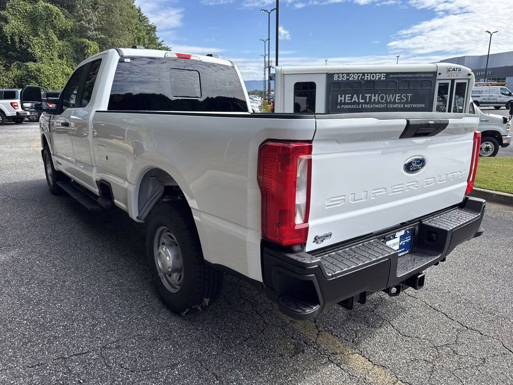 2026 Oxford White Ford Super Duty F-350 SRW XL RWD Truck