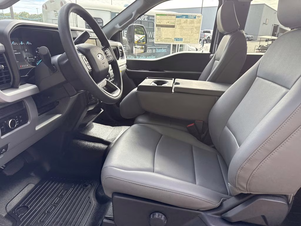 2026 Oxford White Ford Super Duty F-350 SRW XL RWD Truck