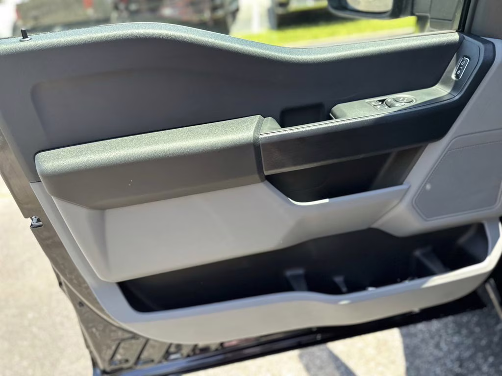 2025 Agate Black Metallic Ford Super Duty F-250 SRW XL RWD Truck