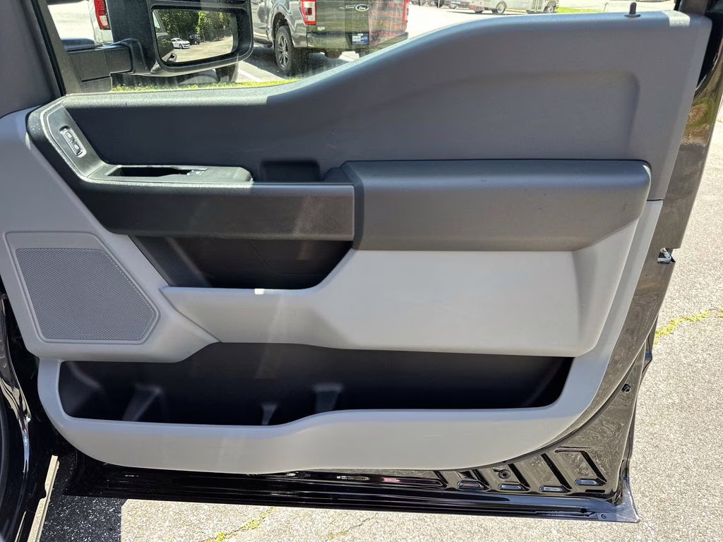 2025 Agate Black Metallic Ford Super Duty F-250 SRW XL RWD Truck