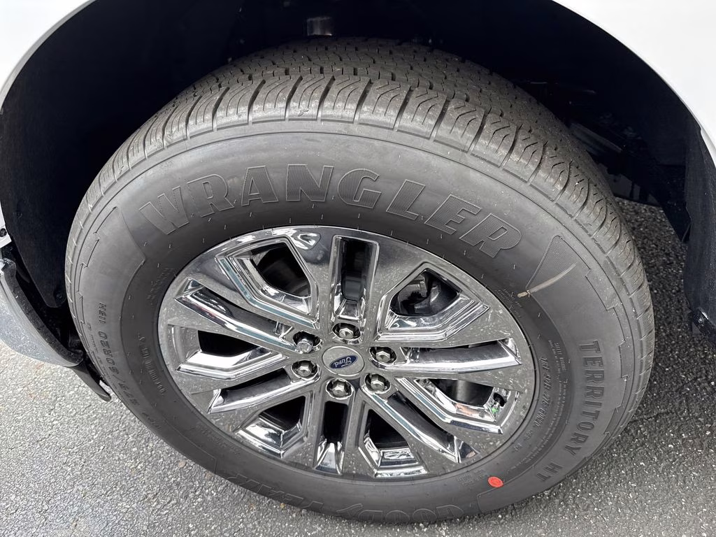 2026 Oxford White Ford F-150 Lariat RWD Truck