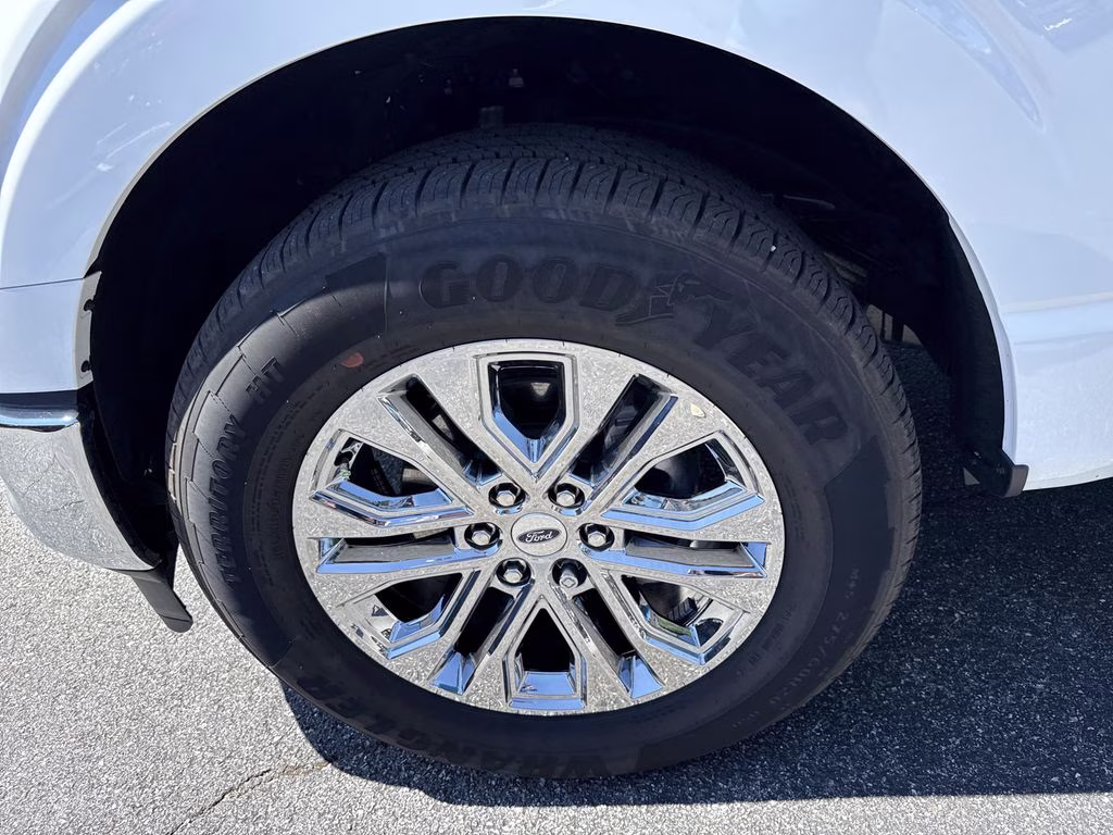 2026 Oxford White Ford F-150 Lariat RWD Truck