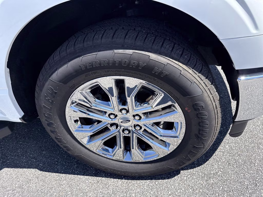 2026 Oxford White Ford F-150 Lariat RWD Truck