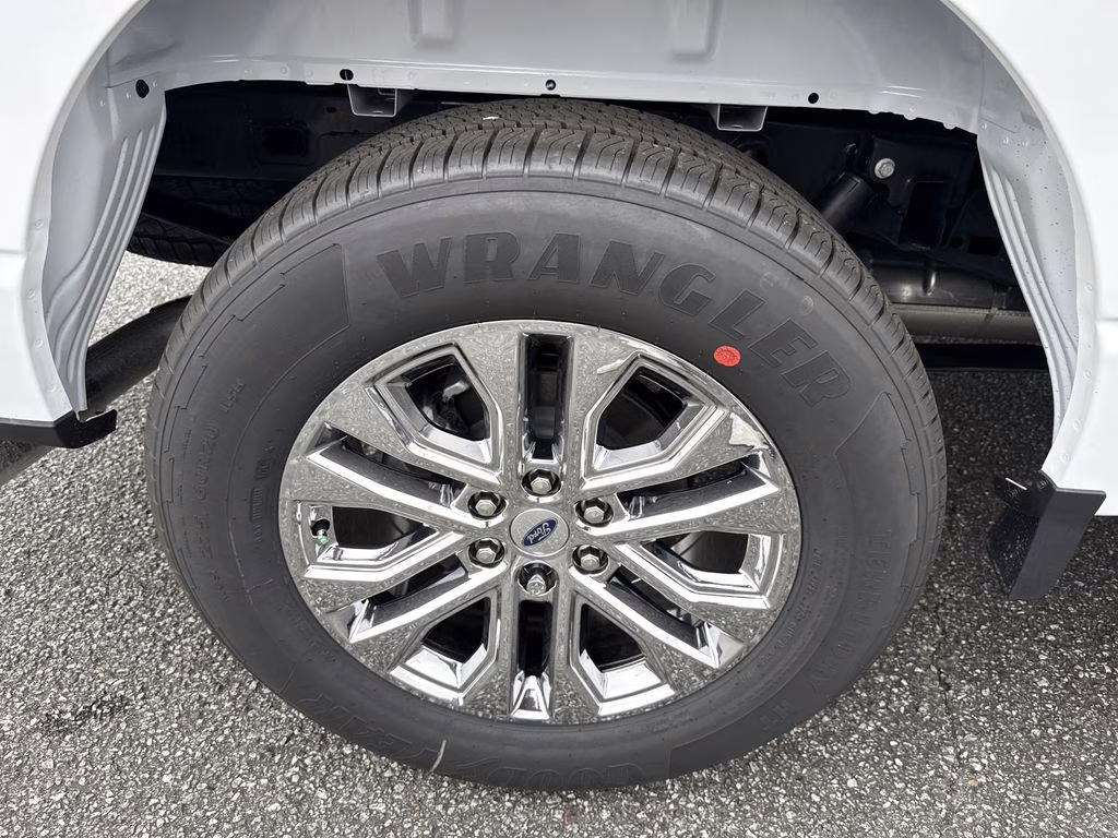 2026 Oxford White Ford F-150 Lariat RWD Truck