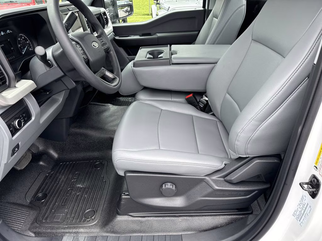 2025 Oxford White Ford Super Duty F-250 SRW XL RWD Truck