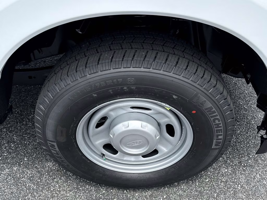 2025 Oxford White Ford Super Duty F-250 SRW XL RWD Truck