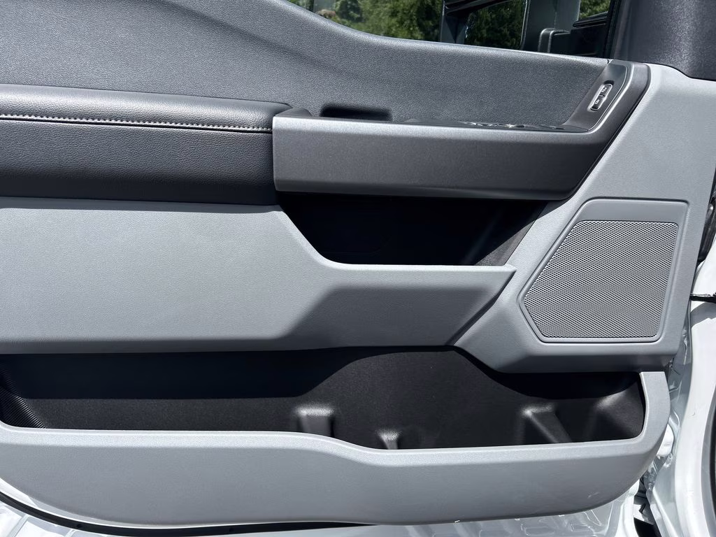 2026 Oxford White Ford Super Duty F-350 SRW XLT RWD Truck