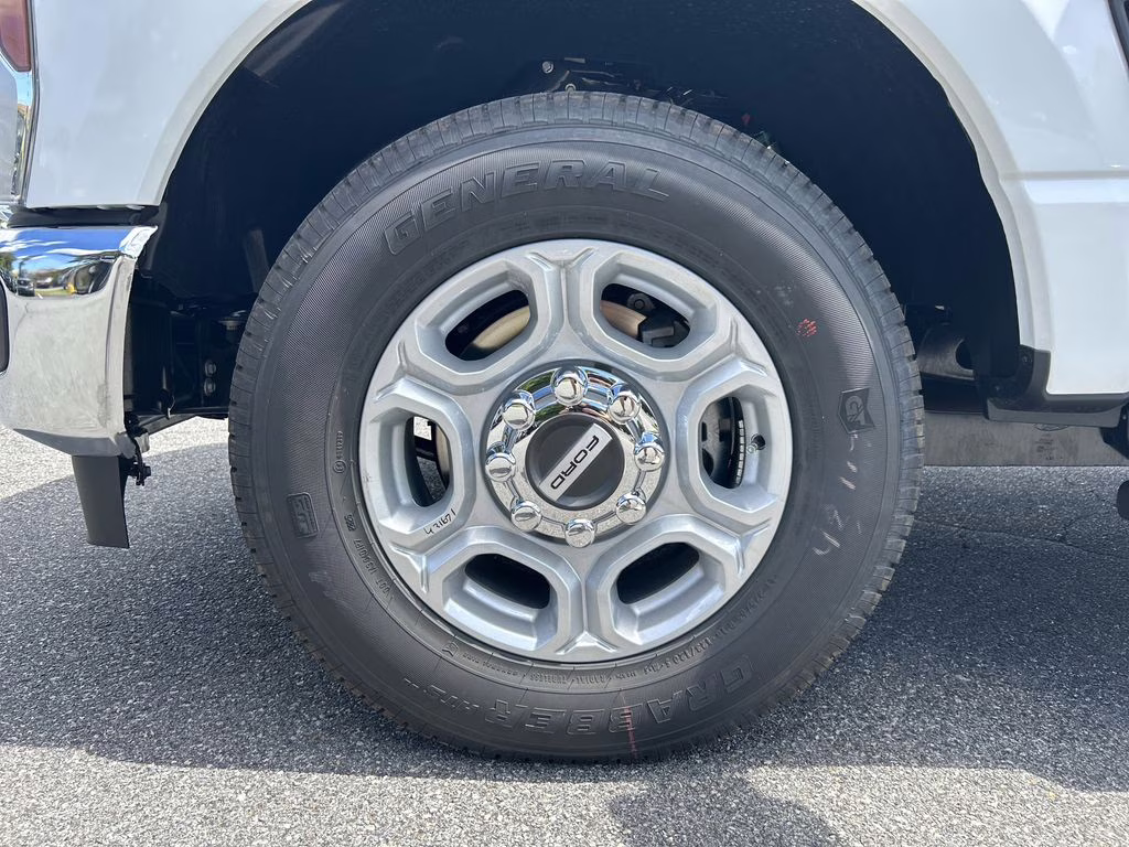 2026 Oxford White Ford Super Duty F-350 SRW XLT RWD Truck