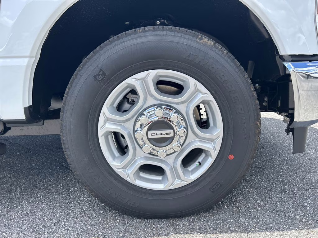 2026 Oxford White Ford Super Duty F-350 SRW XLT RWD Truck