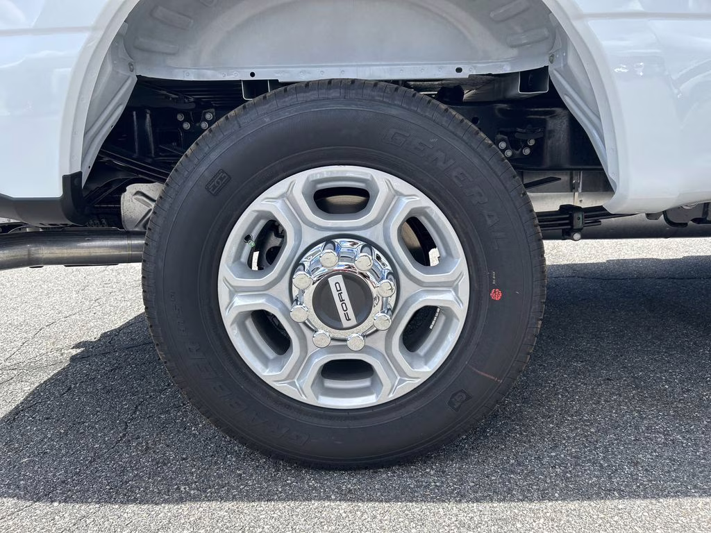 2026 Oxford White Ford Super Duty F-350 SRW XLT RWD Truck