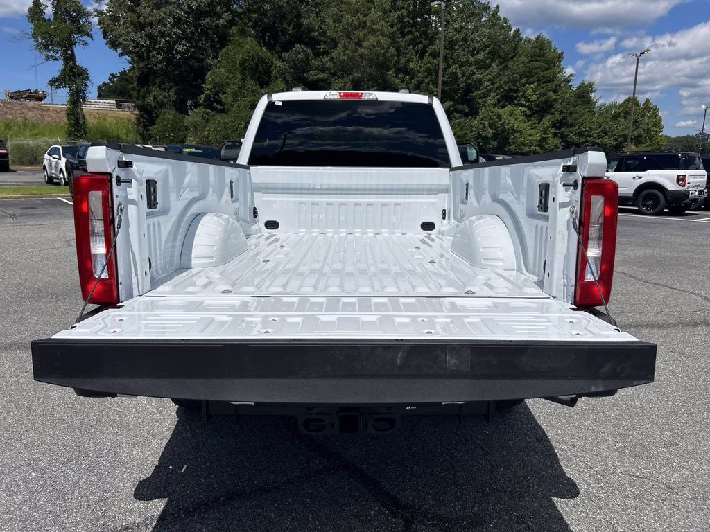 2026 Oxford White Ford Super Duty F-350 SRW XLT RWD Truck