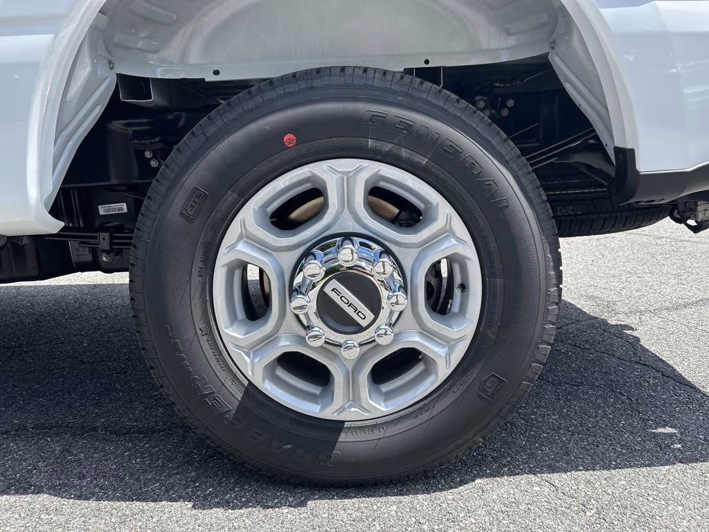 2026 Oxford White Ford Super Duty F-350 SRW XLT RWD Truck