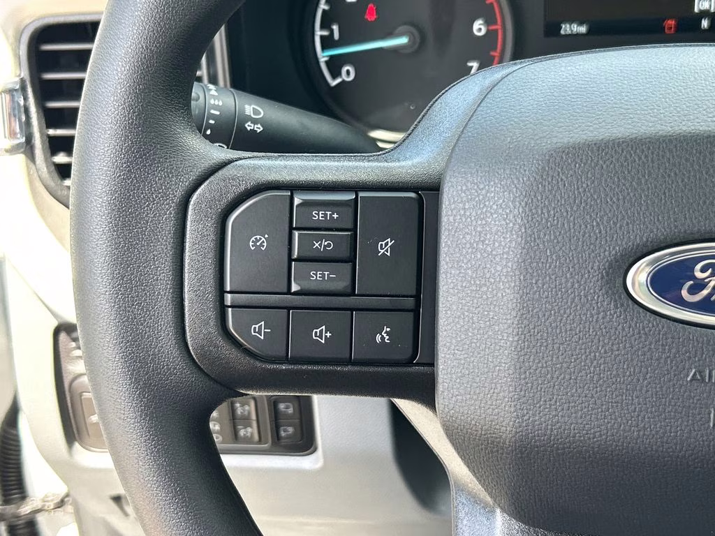 2026 Oxford White Ford Super Duty F-350 SRW XLT RWD Truck