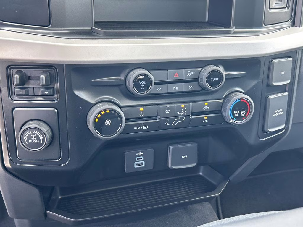 2026 Oxford White Ford Super Duty F-350 SRW XLT RWD Truck