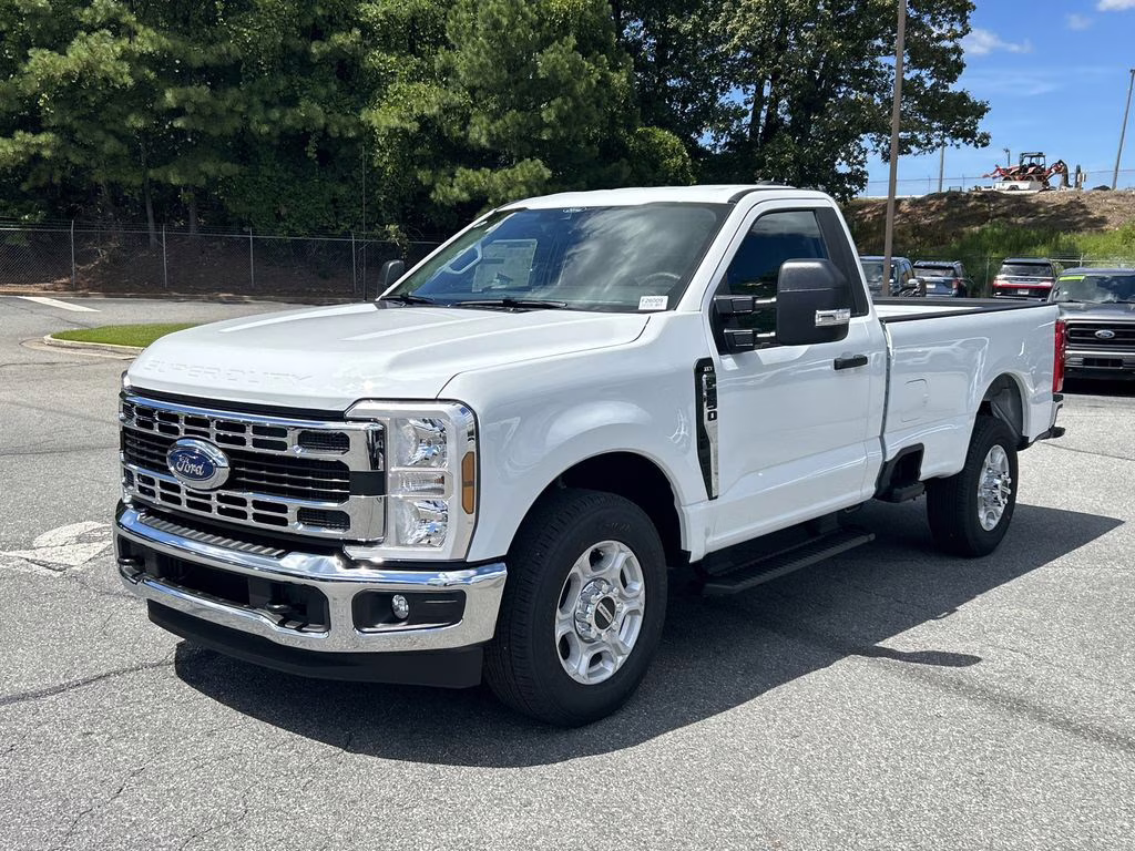 2026 Oxford White Ford Super Duty F-350 SRW XLT RWD Truck