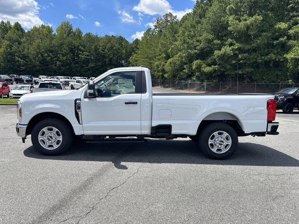 2026 Oxford White Ford Super Duty F-350 SRW XLT RWD Truck