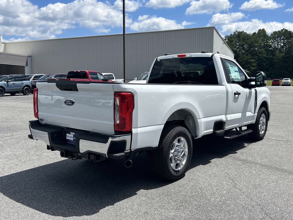 2026 Oxford White Ford Super Duty F-350 SRW XLT RWD Truck