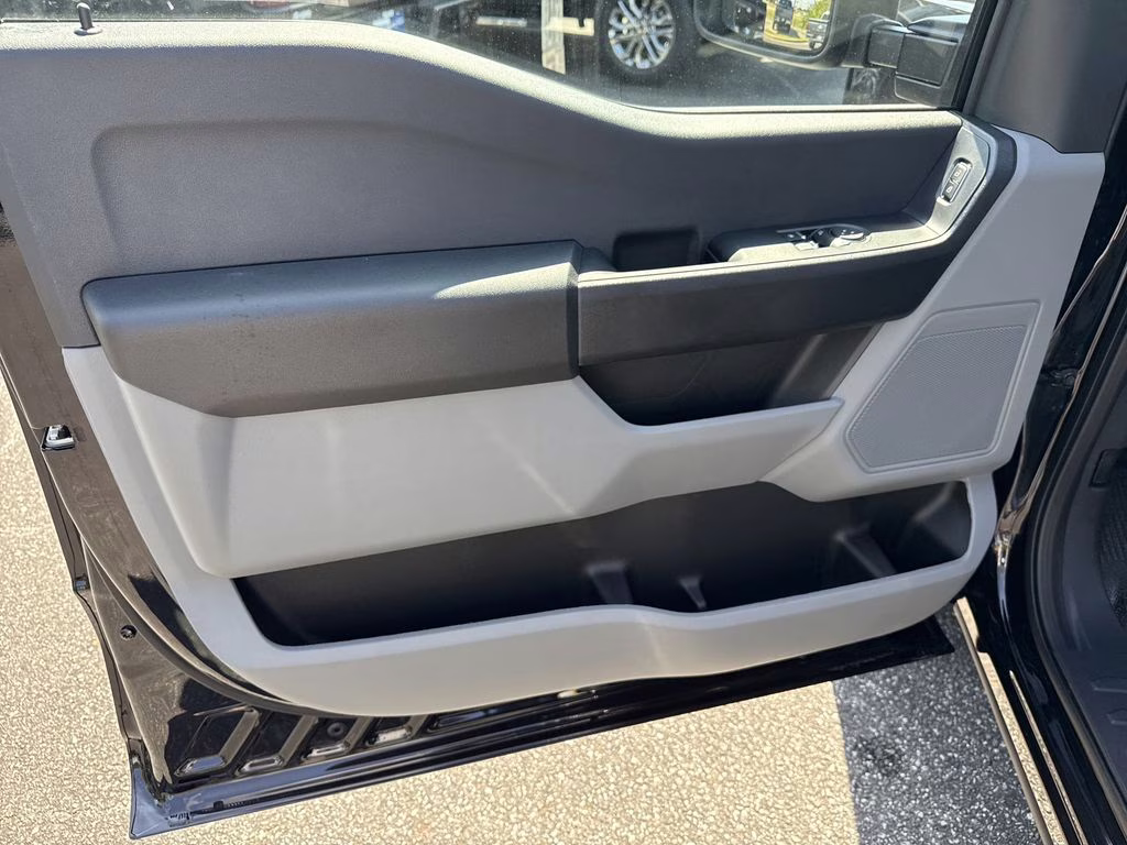 2025 Agate Black Metallic Ford Super Duty F-350 SRW XL RWD Truck