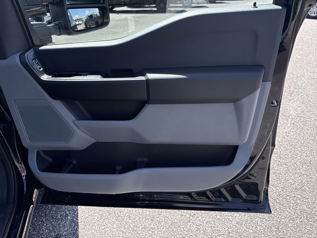 2025 Agate Black Metallic Ford Super Duty F-350 SRW XL RWD Truck